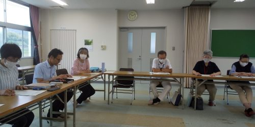 ふれあい館と、社会福祉協議会、地域包括支援センターで話し合いを行っています。