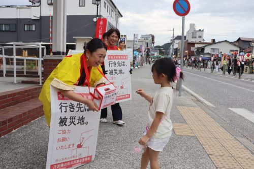 熊本地震の募金活動を行いました。